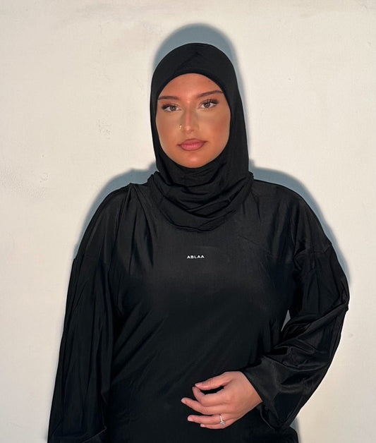 Hijab de sport noir Ablaa, tissu technique respirant, coupe couvrante et secure pour activité physique modeste
