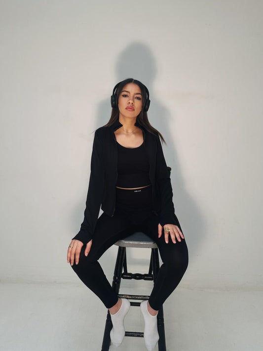 Veste de Sport Noire Femme – Coupe Slim & Respirante